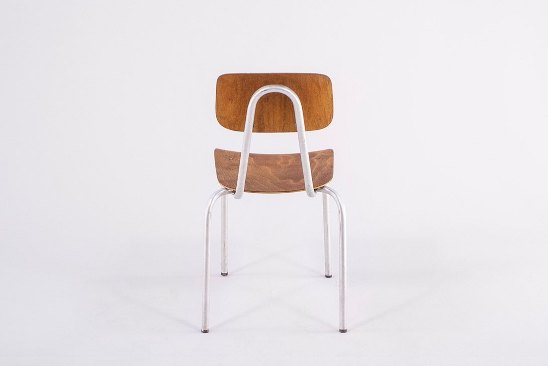 Foto Plain Wooden Kitchen Chair with Chrome Tube Frame