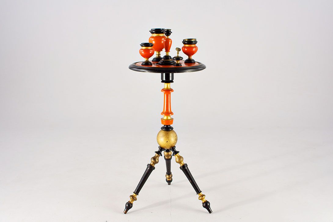 Foto Smoker&#8217;s Table and Accessories h95x45