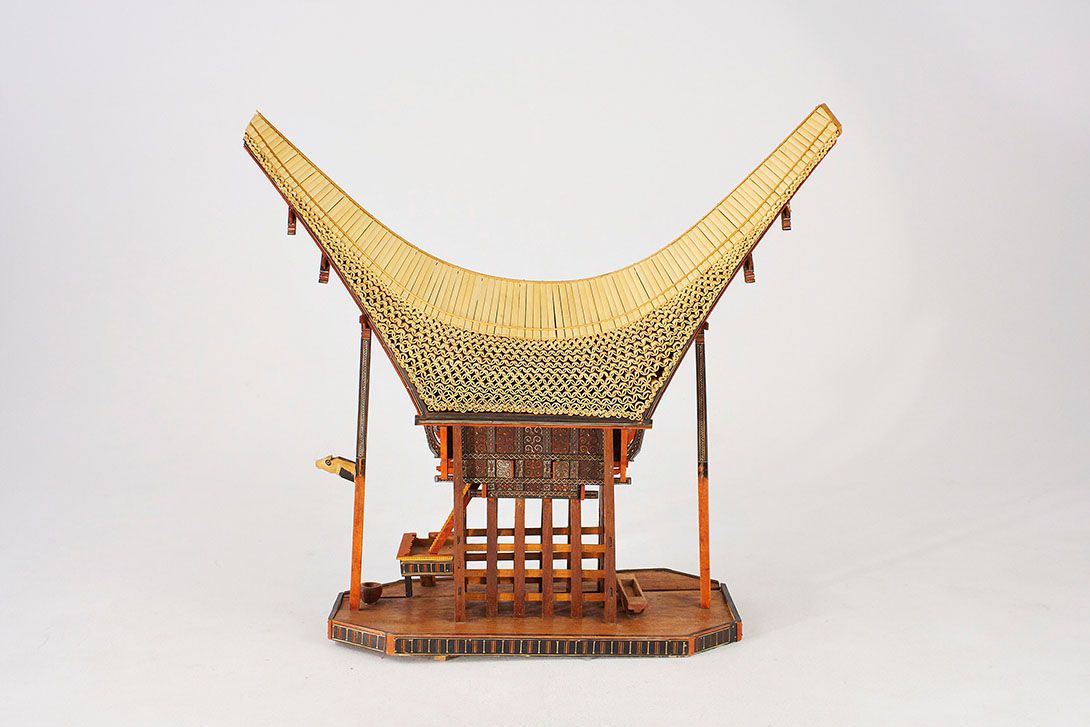 Foto Large Model of a Chinese Temple h90x95x35