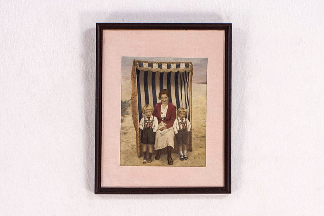 Foto Colored Photography Family in a Beach Chair at the Baltic Sea 1930 h37x30 15D9