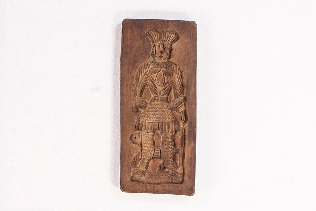 Foto Wooden Baking Dish Robed Farmer Lausitz 1870 h51x24 17A7