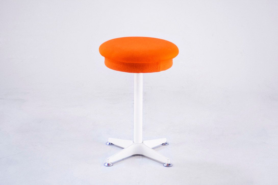 Foto White Stool with Orange Round Seat h50x38