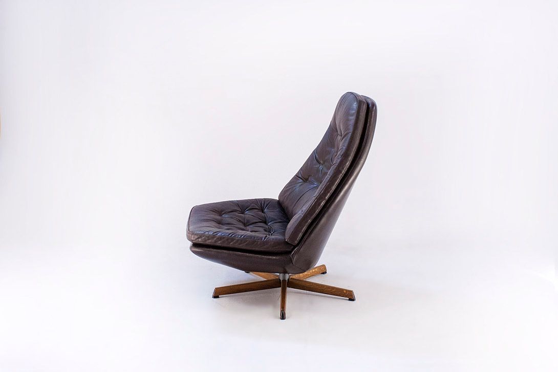 Foto Danish Swivel Lounge Chair on Teak Base by Madsen and Schübel 1964