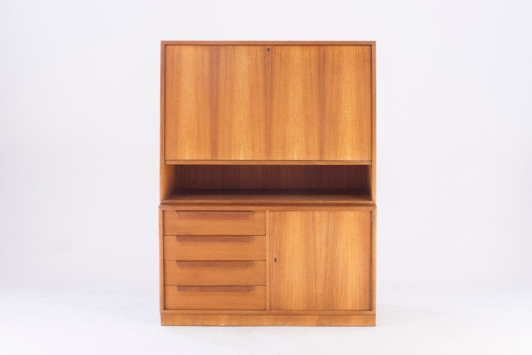 Foto Classic Danish Teak Bureau 1972