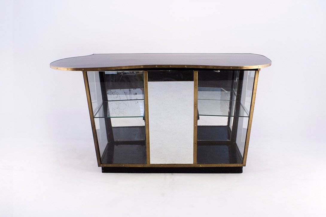 Foto Shop Counter with Mirrors and Brass Applications 1950 h85x165x80