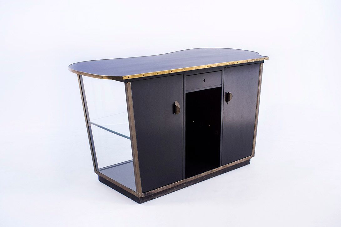 Foto Shop Counter with Mirrors and Brass Applications 1950 h85x165x80