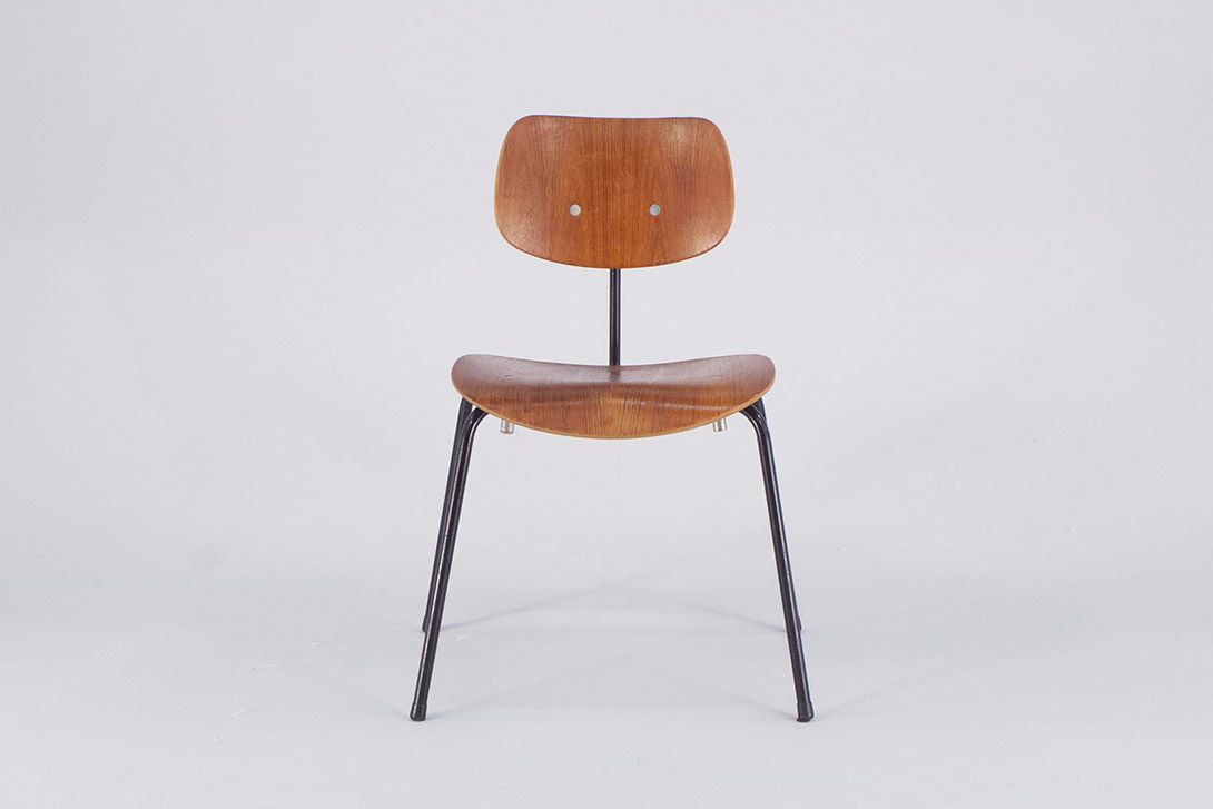 Foto Teak Chair SE 68 Plywood with Black Frame