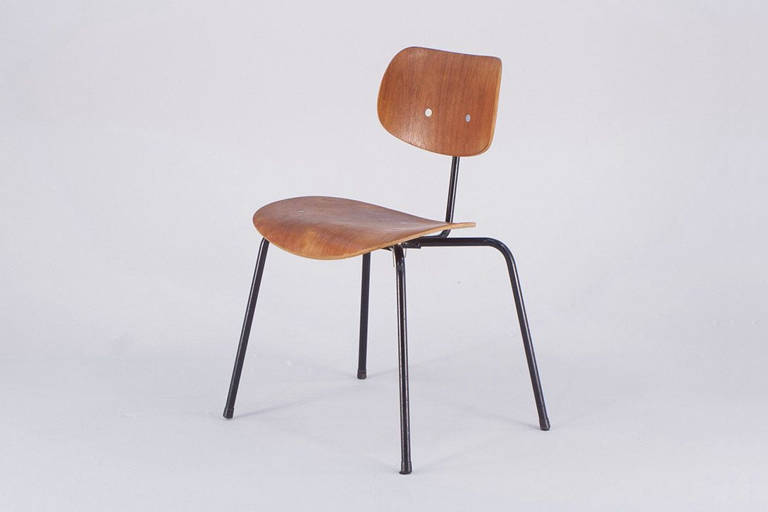 Foto Teak Chair SE 68 Plywood with Black Frame