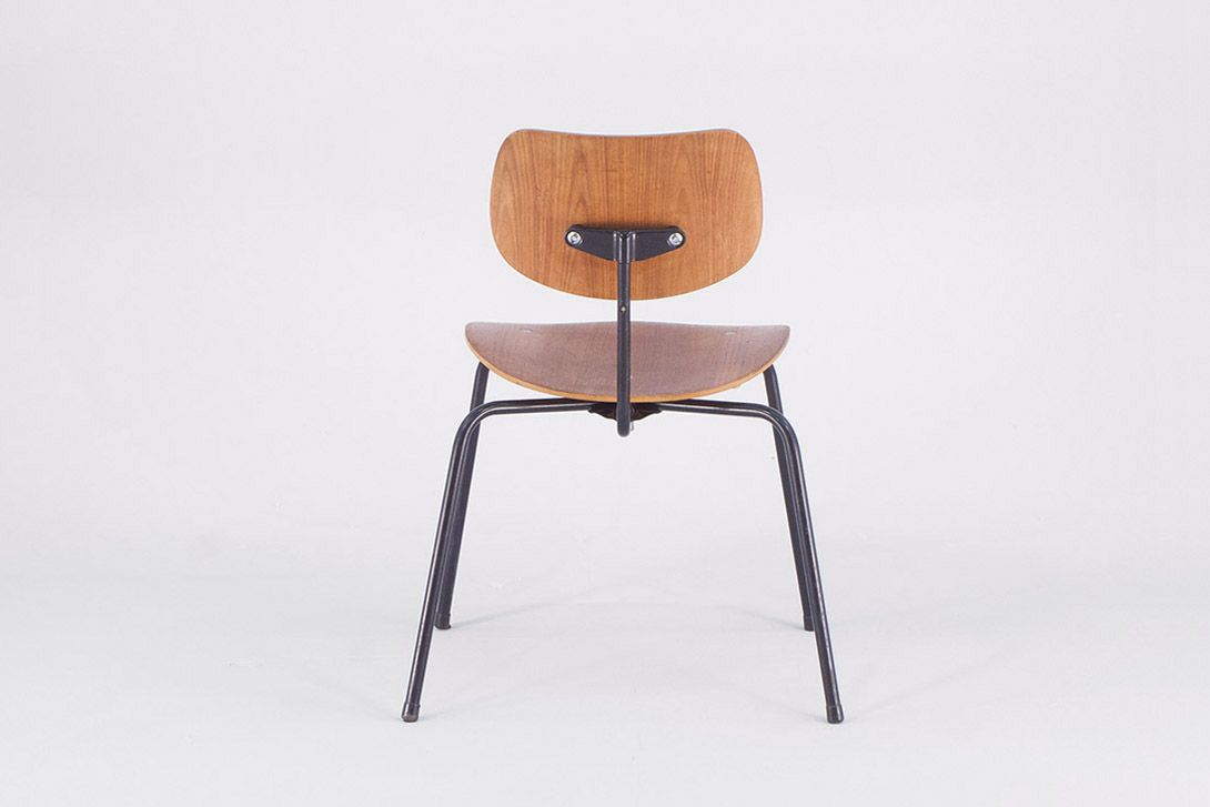 Foto Teak Chair SE 68 Plywood with Black Frame