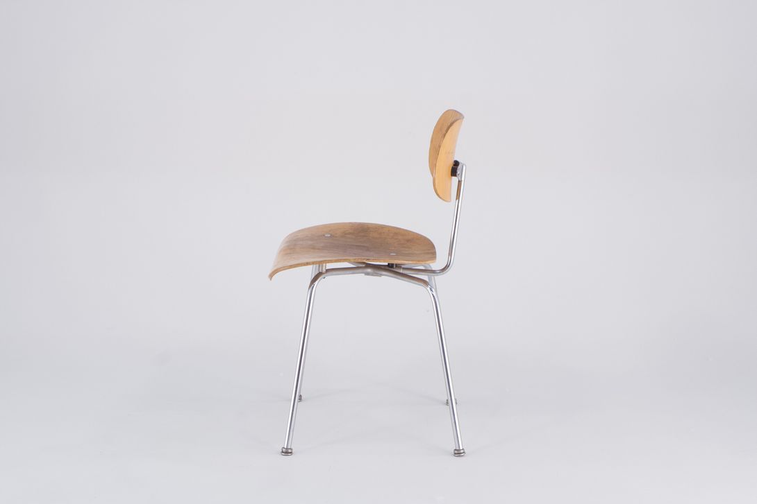 Foto Wooden Chair SE 68 Plywood Oak Light with Chrome Frame