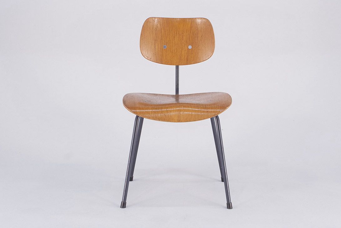 Foto Eames SE68 Wooden Chair Plywood Oak Grey Frame Medium