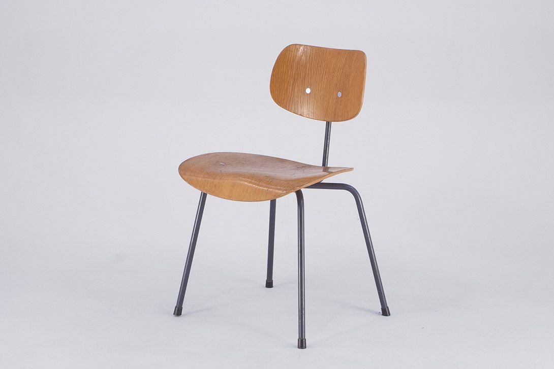 Foto Eames SE68 Wooden Chair Plywood Oak Grey Frame Medium