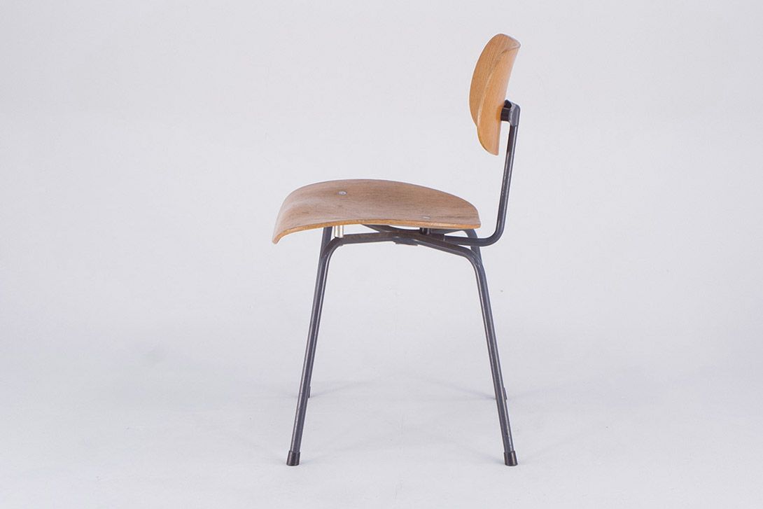Foto Eames SE68 Wooden Chair Plywood Oak Grey Frame Medium