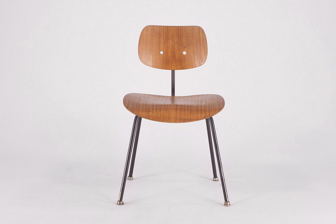 Foto Wooden Chair SE 68 Plywood Oak Medium with Black Frame