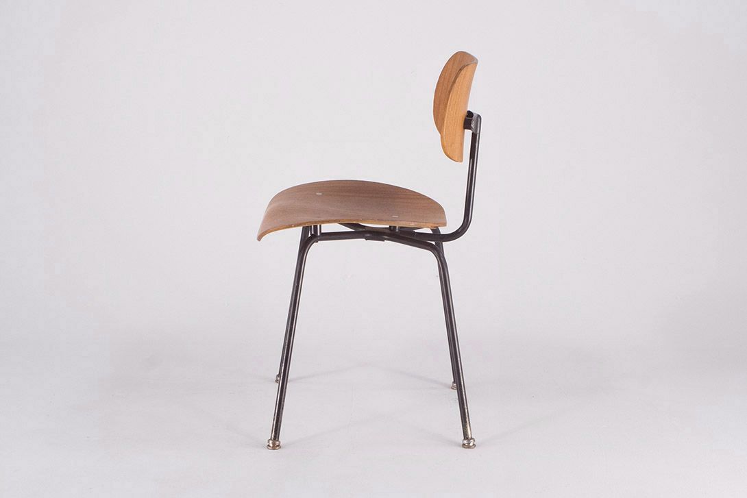 Foto Wooden Chair SE 68 Plywood Oak Medium with Black Frame