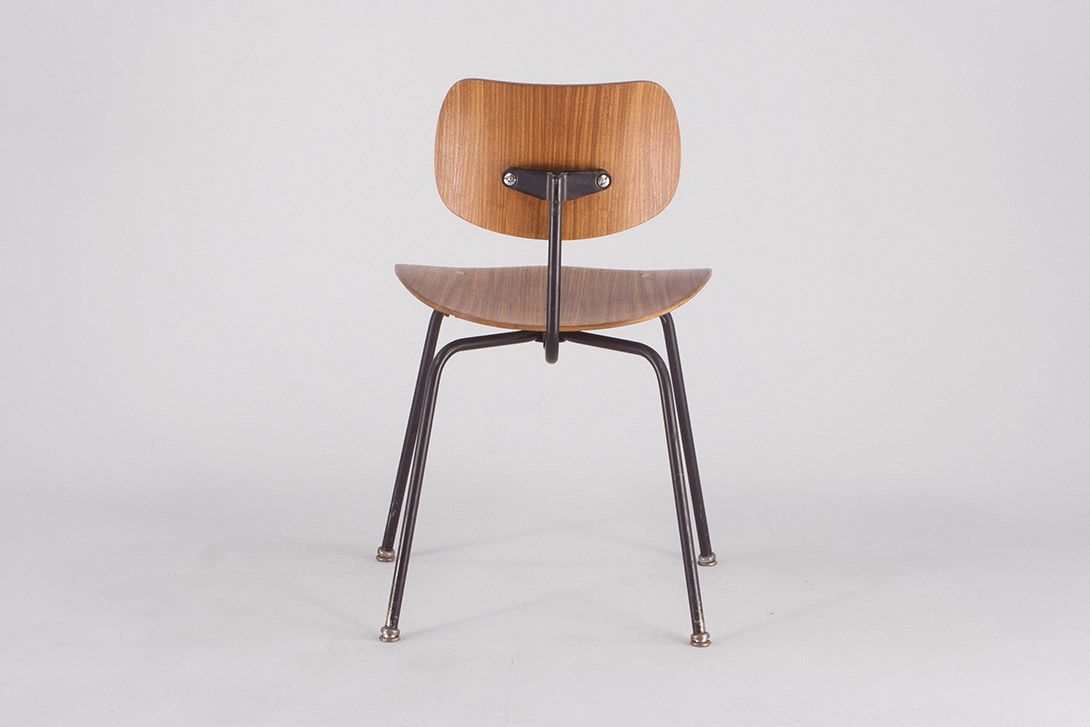 Foto Wooden Chair SE 68 Plywood Oak Medium with Black Frame