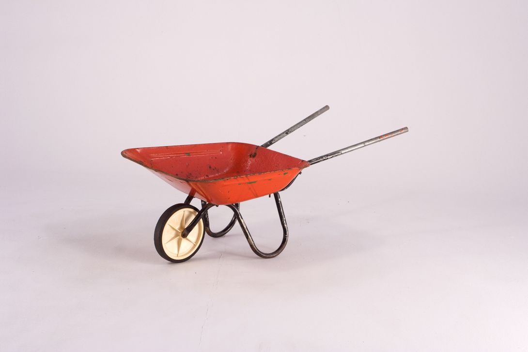 Foto Red Child´s Wheelbarrow h36x82x38