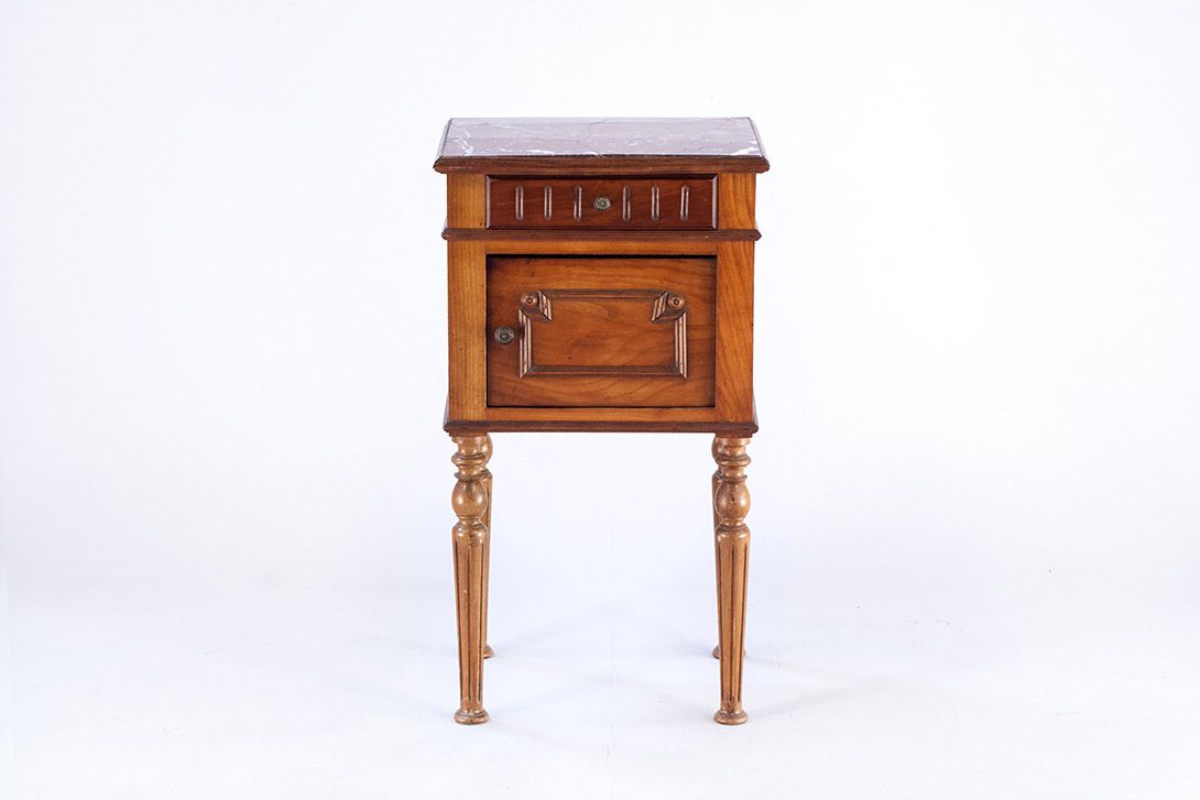 Foto Wooden Bedside Table with Marble Surface h72x41x35