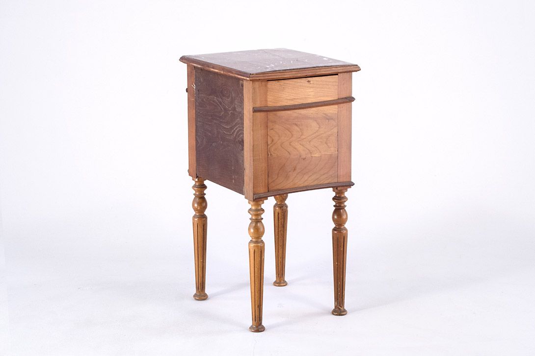 Foto Wooden Bedside Table with Marble Surface h72x41x35