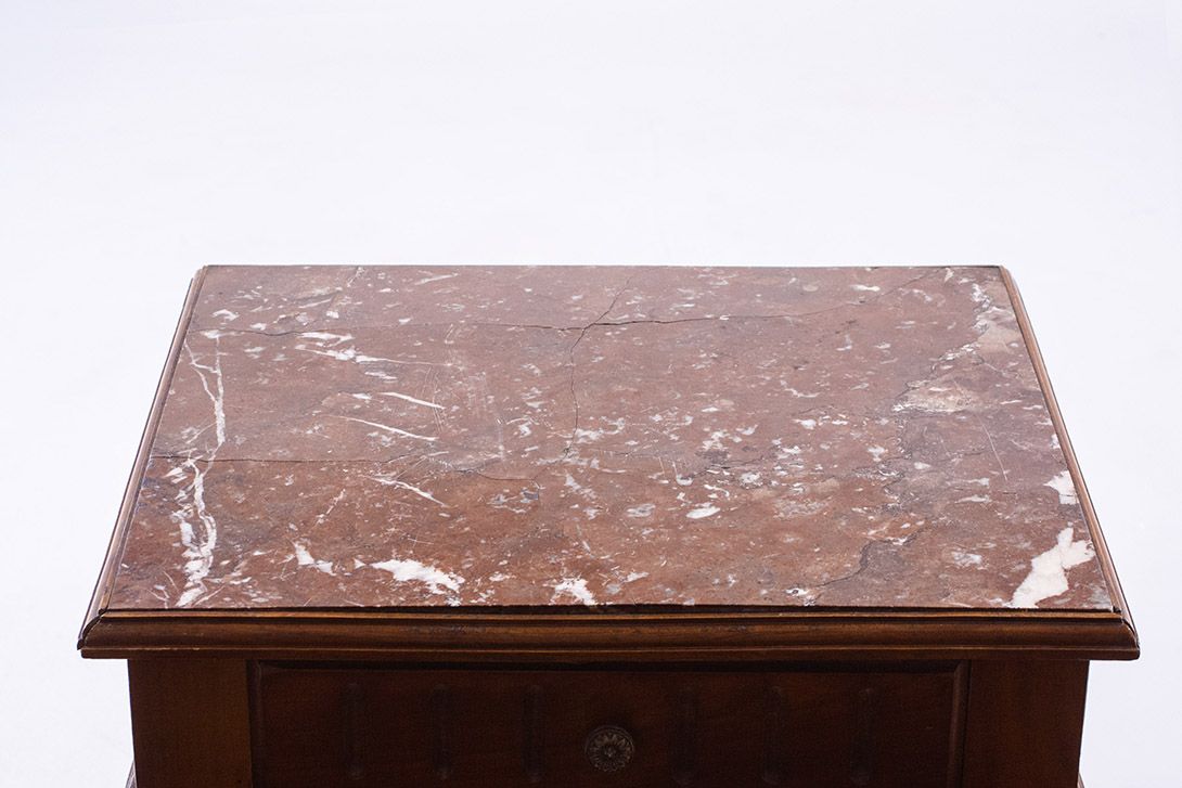 Foto Wooden Bedside Table with Marble Surface h72x41x35