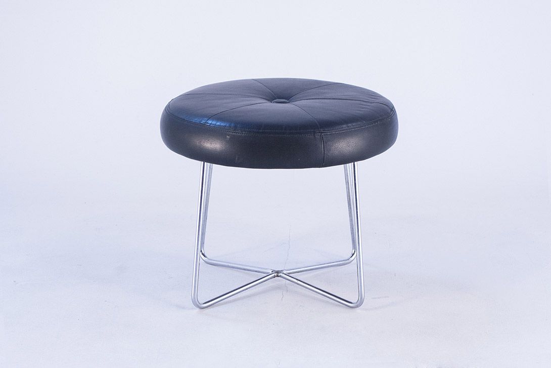 Foto Leather Stool with Chrome Legs h39 Denmark 1966