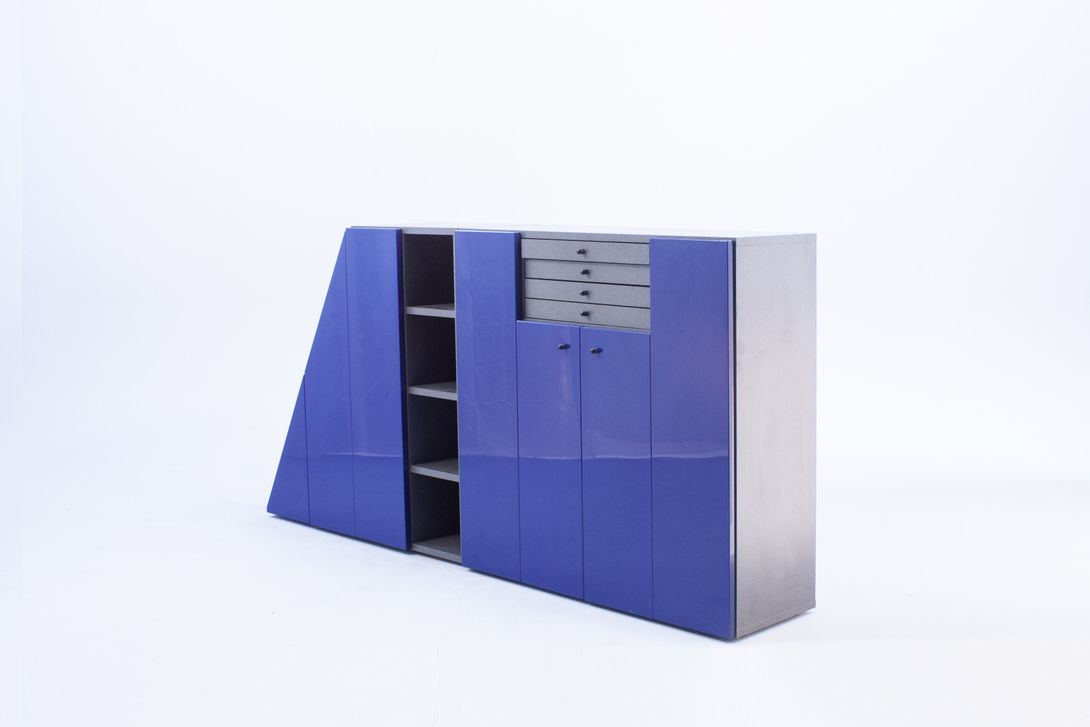 Foto Blue Memphis Shelf with Different Drawers Part A