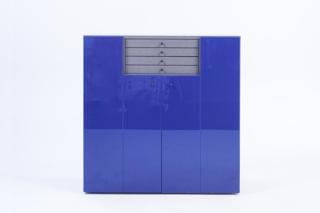 Foto Blue Memphis Shelf with Different Drawers Part A