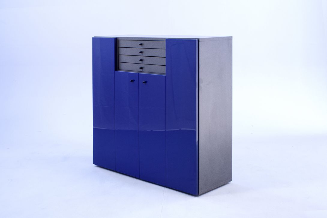 Foto Blue Memphis Shelf with Different Drawers Part A