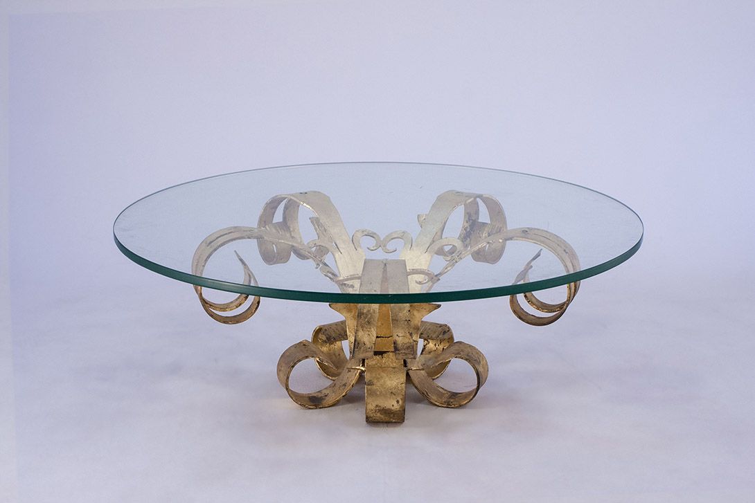 Foto Round Coffee Table with Brass Base and Smoked Glass Top South France 1970 h39x110 //