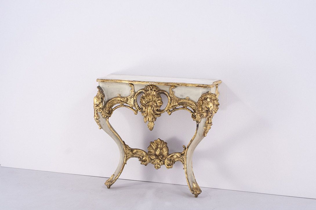 Foto Baroque Stucco Console with Golden Ornaments France 1840 h80x84x34