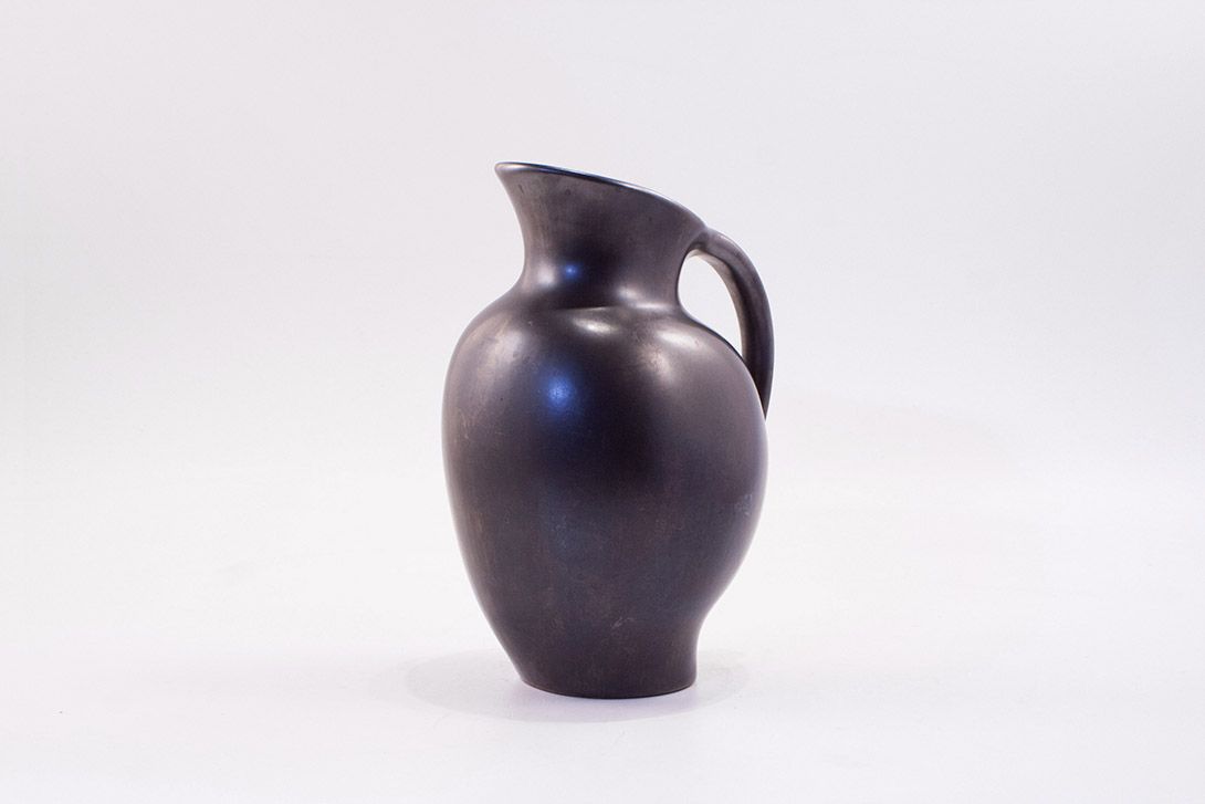 Foto Black Ceramic Jug