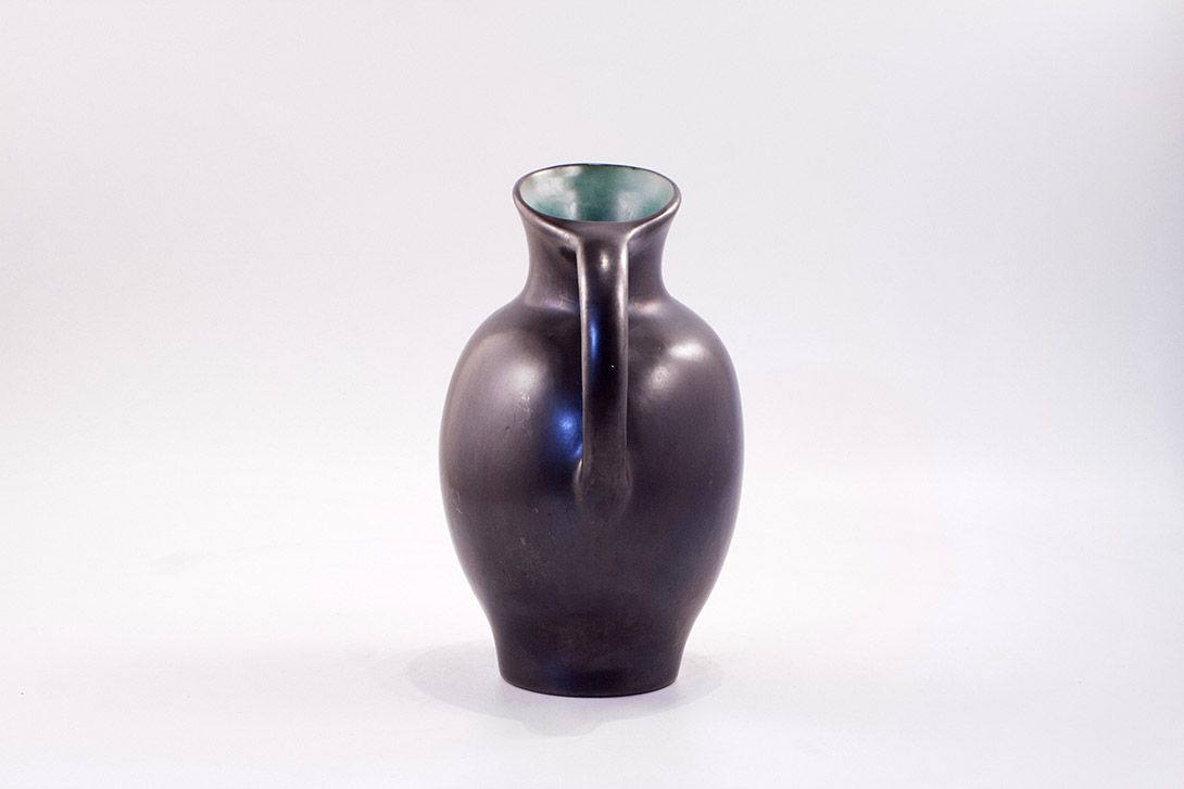 Foto Black Ceramic Jug