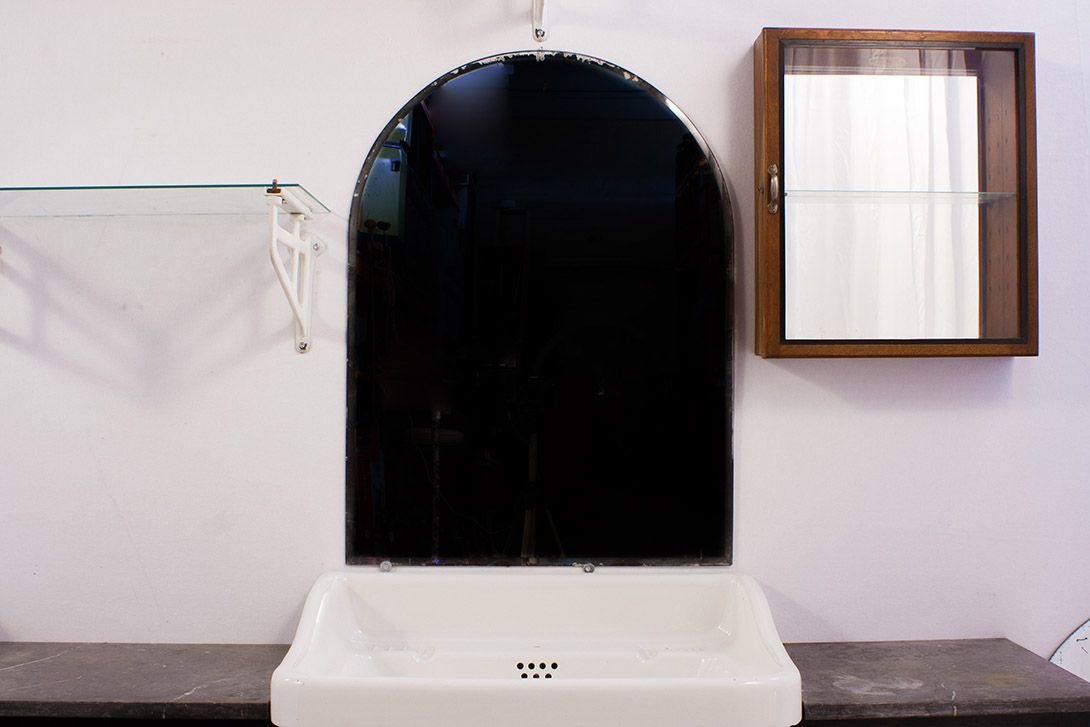 Foto Antique Barber Shop Germany 1919 with Two Sinks, Two Shelves and Four Mirrors b260cm