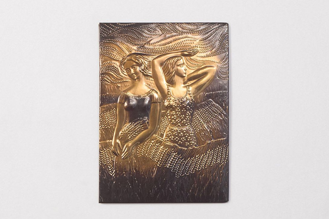 Foto Brass Relief Girls in Field 1965 h28x20cm 20B2