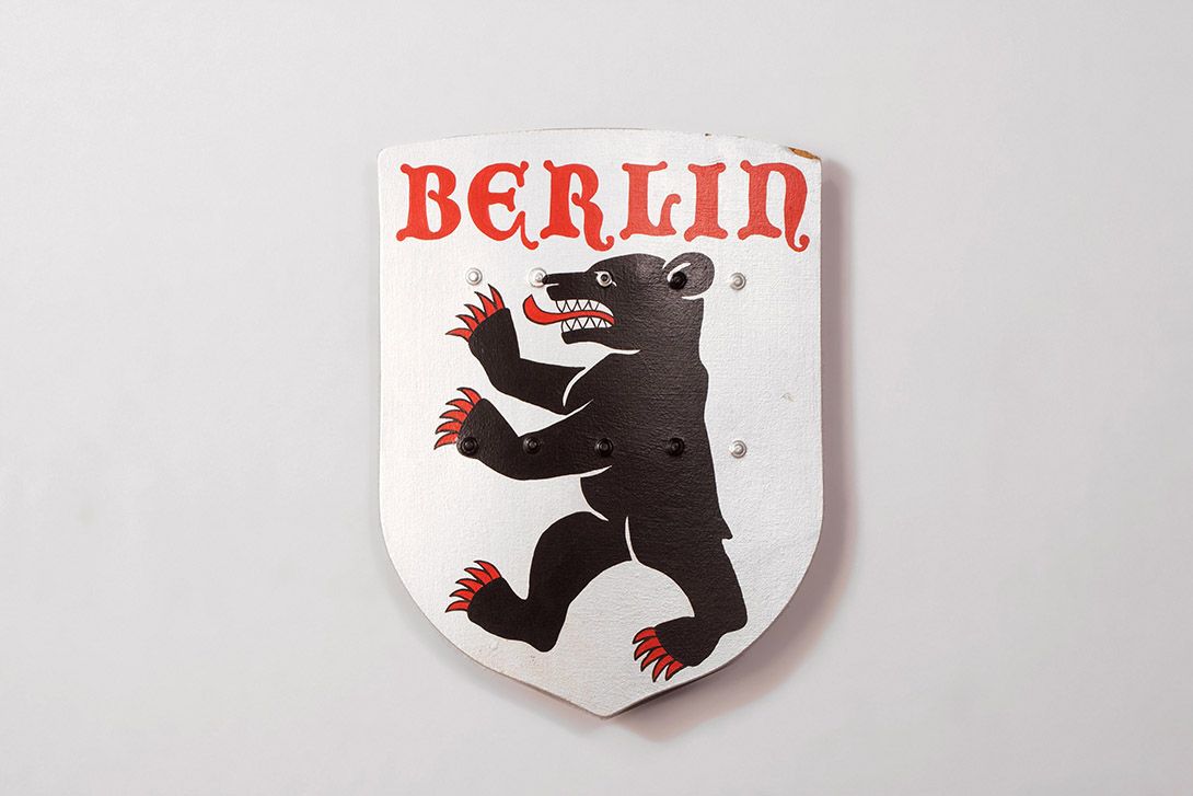 Foto Wooden Berlin Shield h40x30