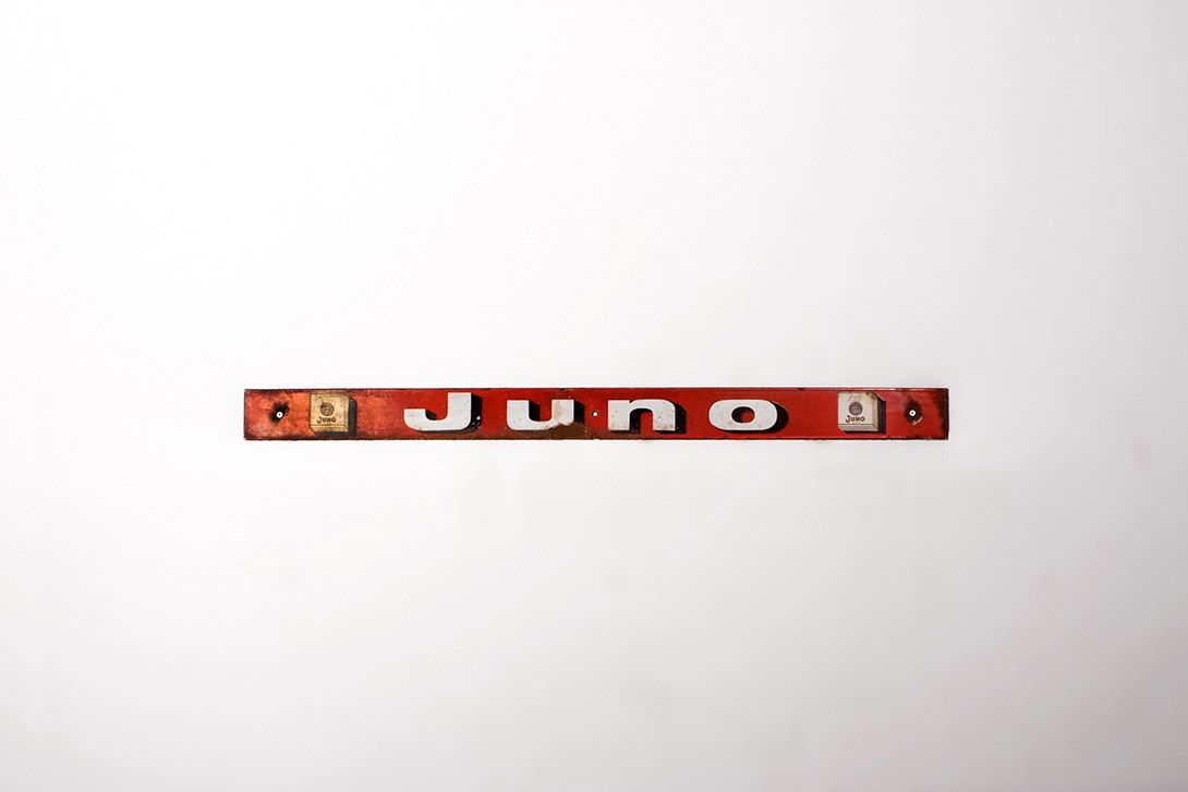 Foto Red Juno Sign h7h95 22B1