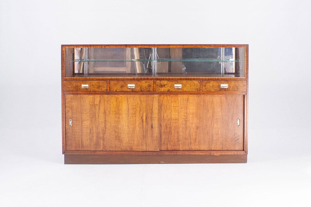 Foto Wooden Cupboard with Integrated Mirror