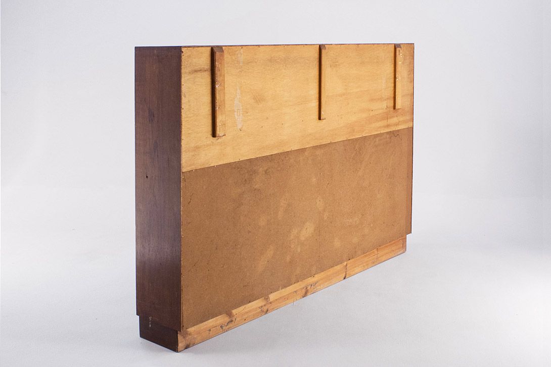 Foto Wooden Cupboard with Integrated Mirror