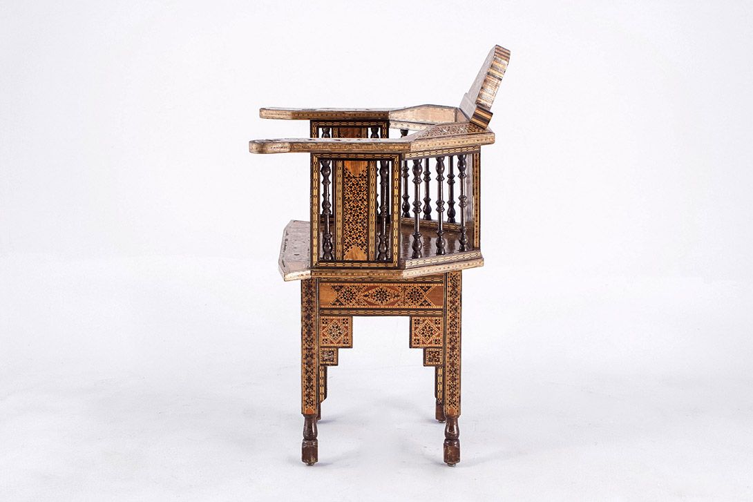 Foto Antique Oriental Armchair