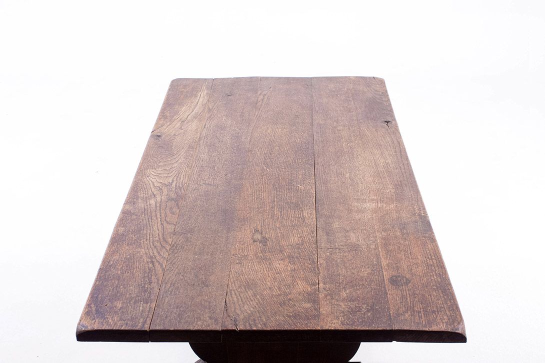 Foto Rustic Bench with Carved Legs