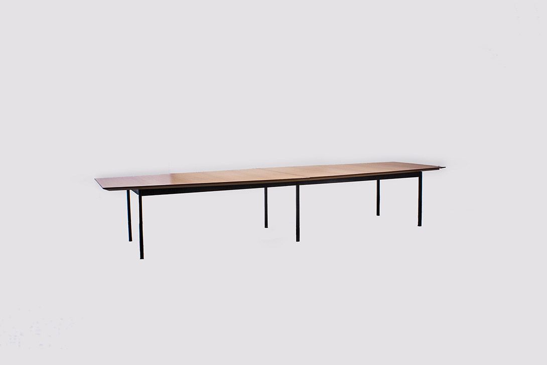 Foto Long Wooden Conference Table h72x400x150