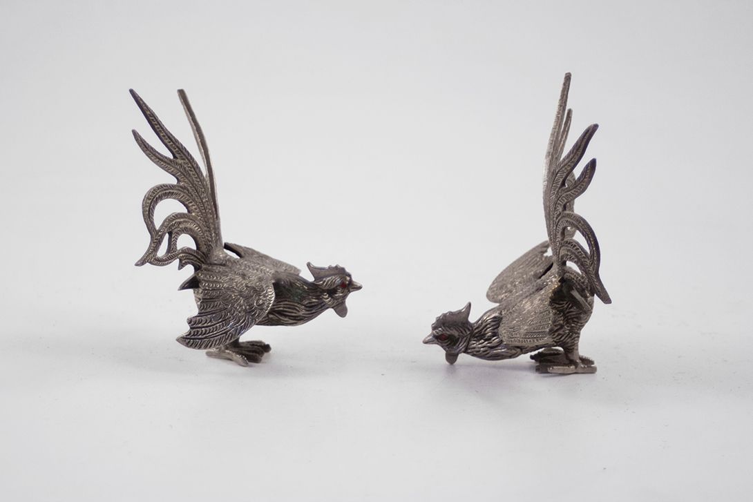 Foto Metal Cocks with Red Diamond Eyes Fighting h13x10