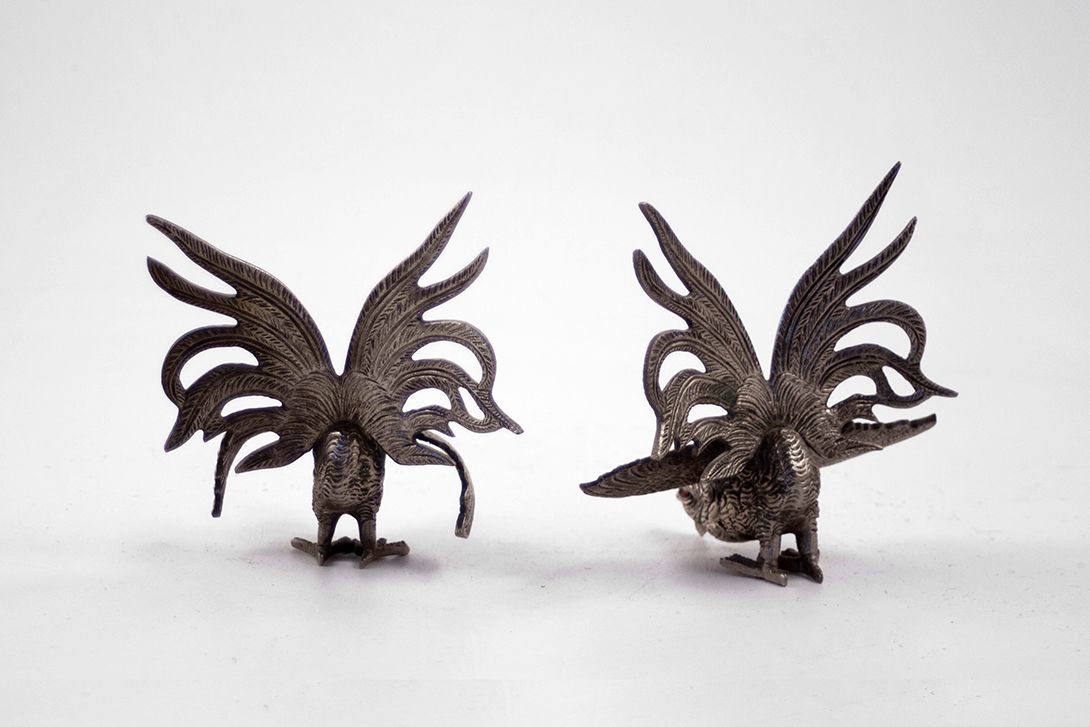 Foto Metal Cocks with Red Diamond Eyes Fighting h13x10