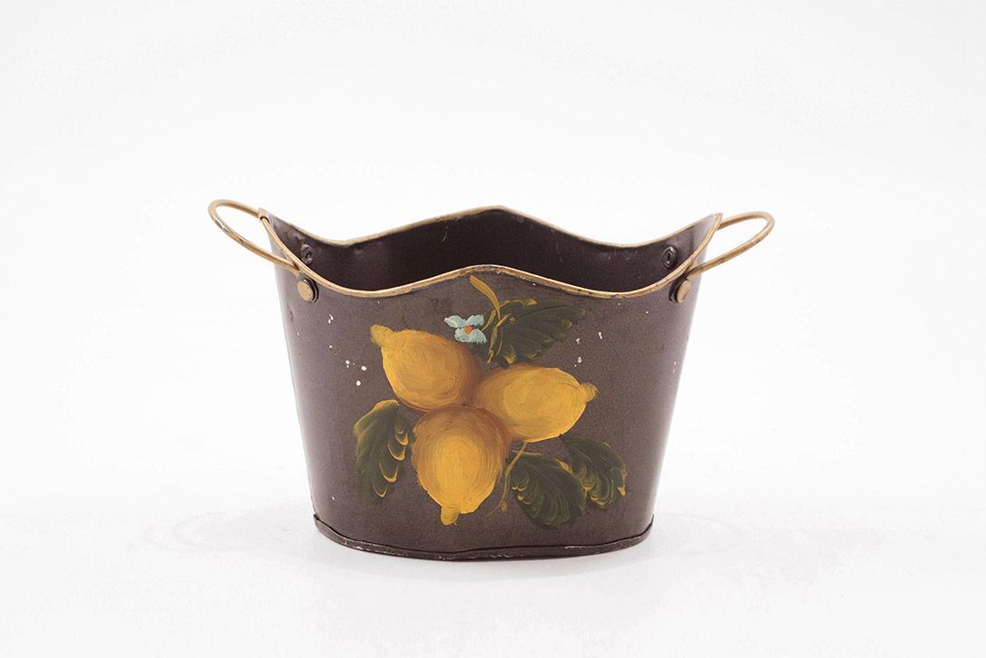 Foto Metal Flower Box with Painted Lemons h14x20x12