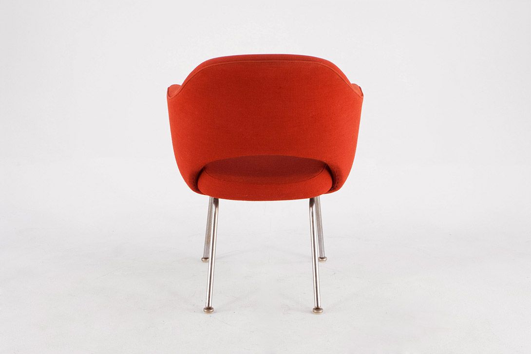 Foto Red Fabric Saarinen Executive Armchair