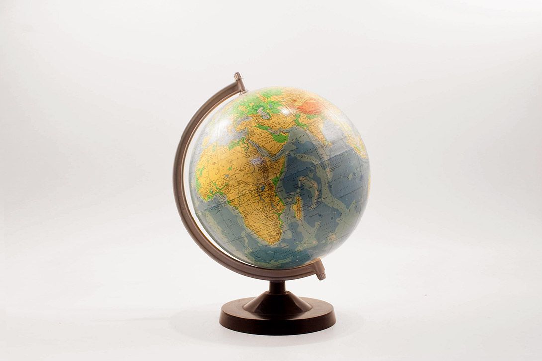 Foto School Globe with Bakelite Base Germany 1974