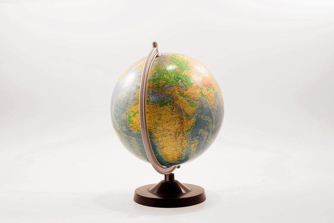 Foto School Globe with Bakelite Base Germany 1974
