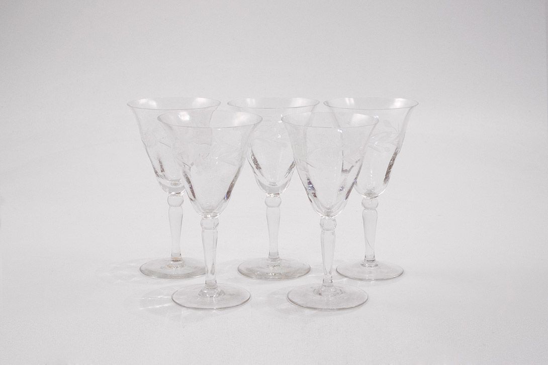 Foto Champagne Glass Set with Engraved Flowers