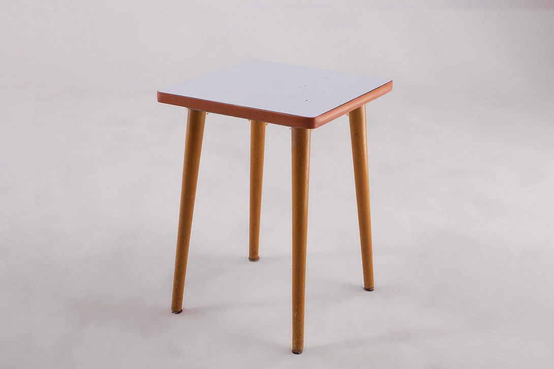 Foto Wooden Side Table with Blue Top h45x33