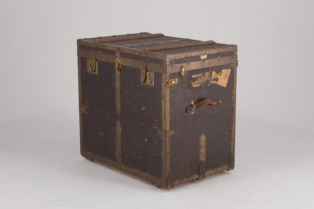 Foto Old Travel Trunk France 1860 h71x75x50